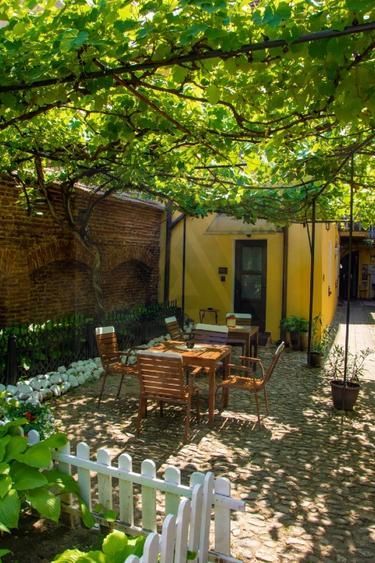 Casa ultracentral 3 camere 2 bai si curte privata pe Balcescu - Poză 16