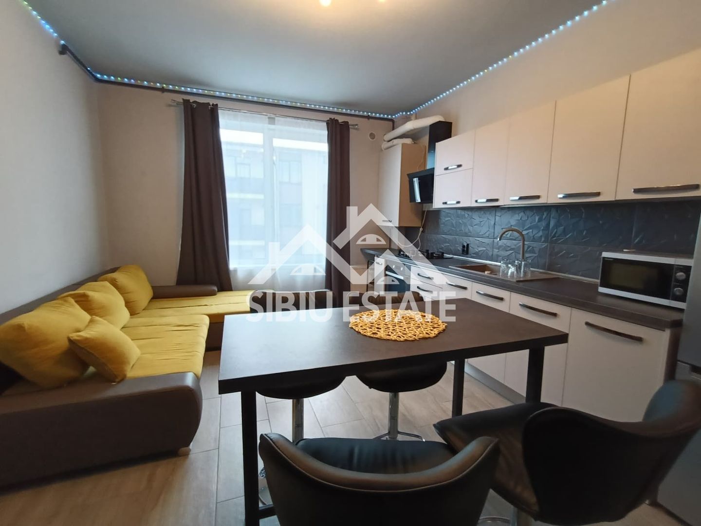 Aparatment de inchiriat,3 camere, parcare ,Selimbar - Poză 2