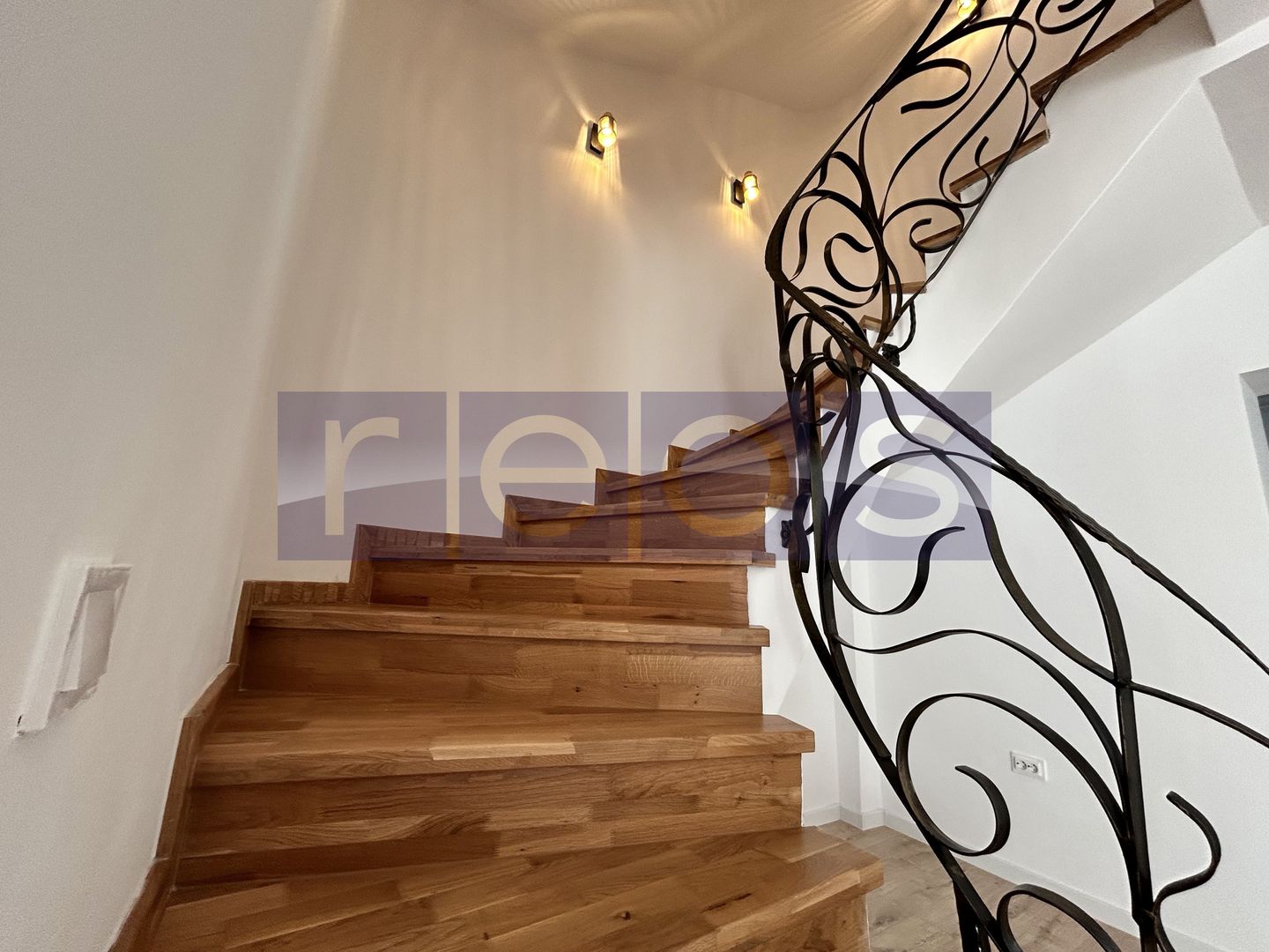 VANZARE TRIPLEX | PIATA VICTORIEI | 6 CAMERE |  244 mp UTILI | - Poză 1