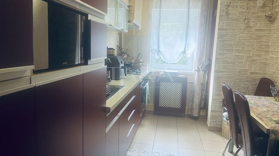 Apartament spațios, complet mobilat, în zonă liniștită - Poză 2