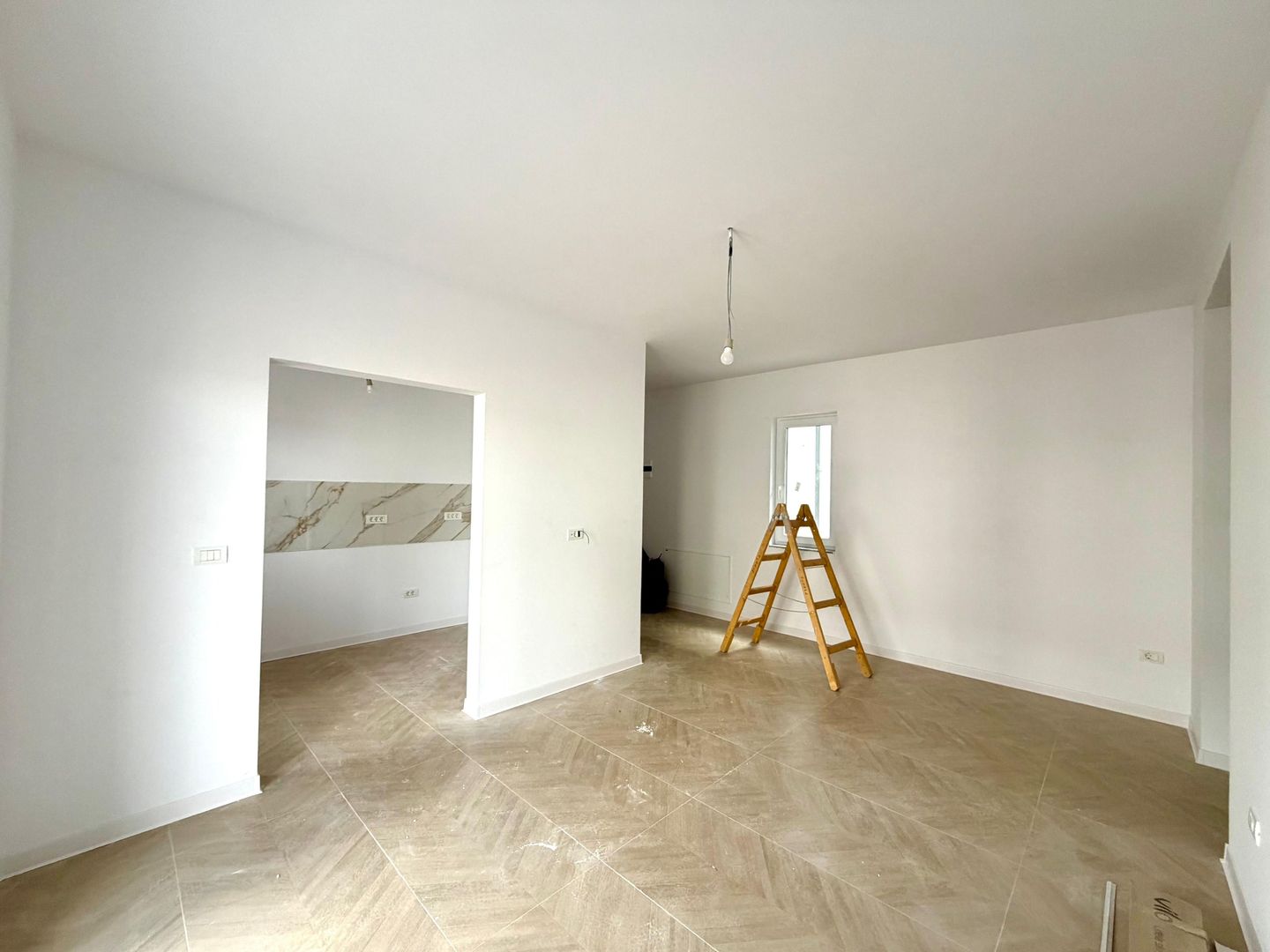 Apartament cu 3 camere  - 1850e/mp - Zona Hotel IQ - Giroc - Poză 2