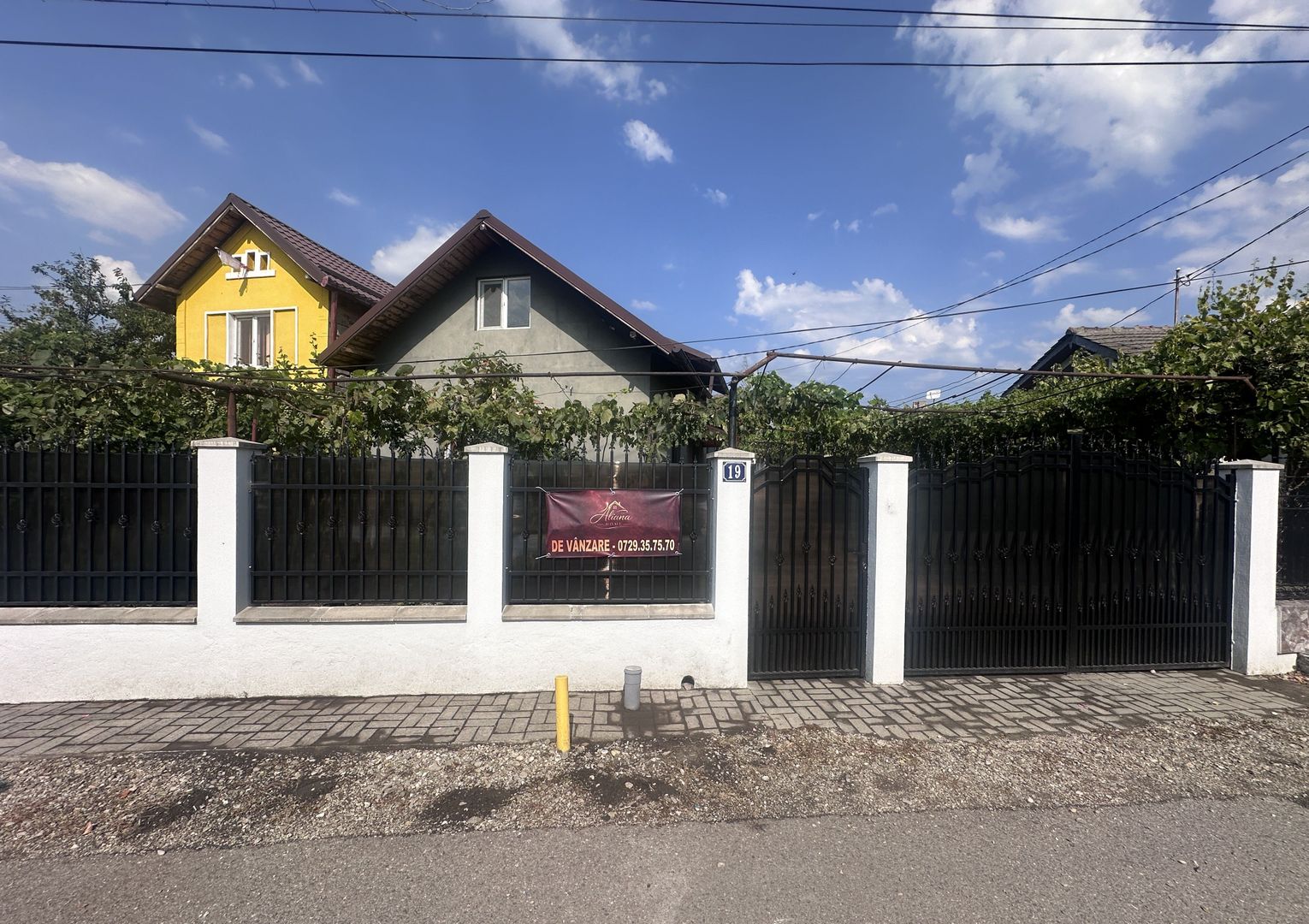 Vanzare case și anexa, teren 790 mp – ideală pentru familie -Doicesti - Poză 2
