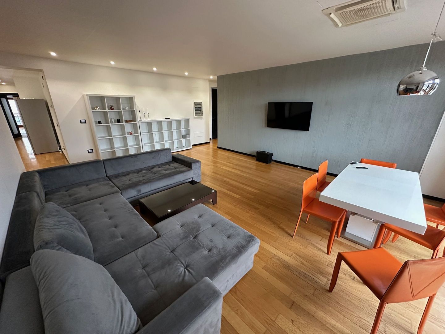 Apartament cu 5 camere în zona Brancoveanu - Poză 1