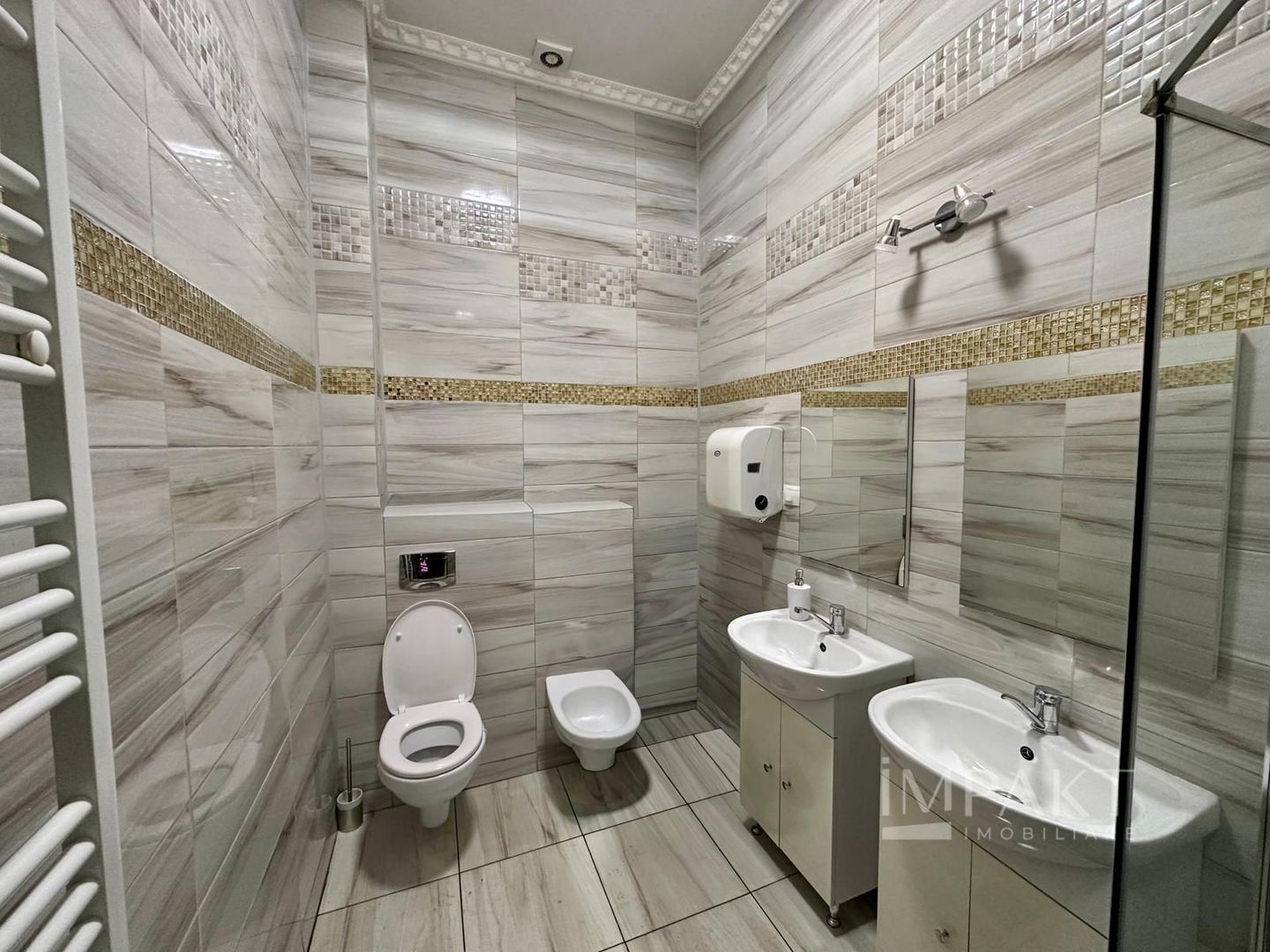 Spațiu comercial ultracentral, vad excelent, 7 încăperi - Poză 12