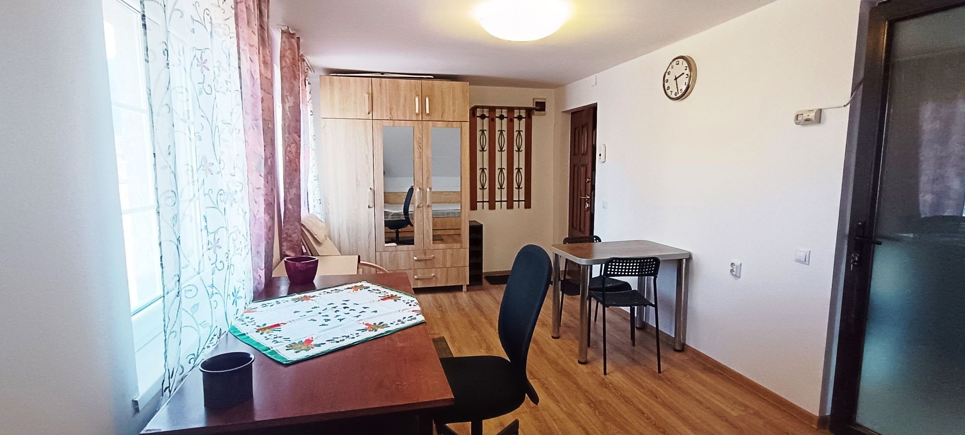 Garsoniera mibilata si utilata,central langa baza colinei - Poză 1