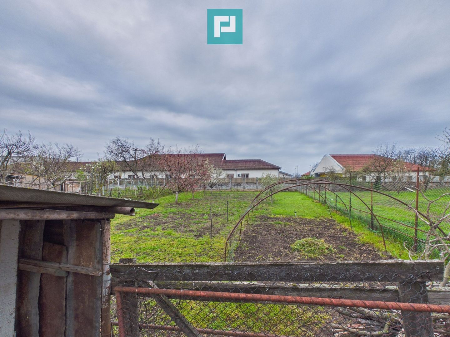 Casă 2 corpuri și 5 camere ultracentral în Curtici - Poză 17