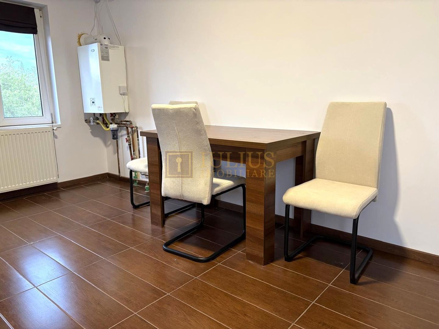 Apartament la curte, 2 băi, loc de parcare, zona linistita, dressing - Poză 12