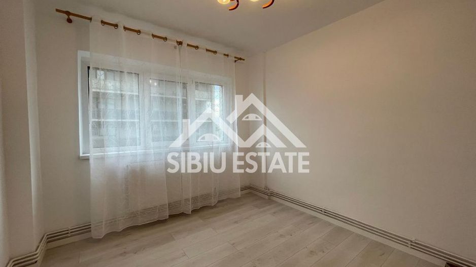 Apartament decomandat cu 2 camere, balcon, etaj 3, recent renovat, -Sibiu - Poză 7