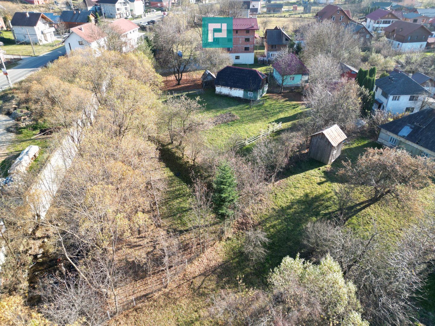 Casă de lemn, cu teren în Borșa - Poză 24