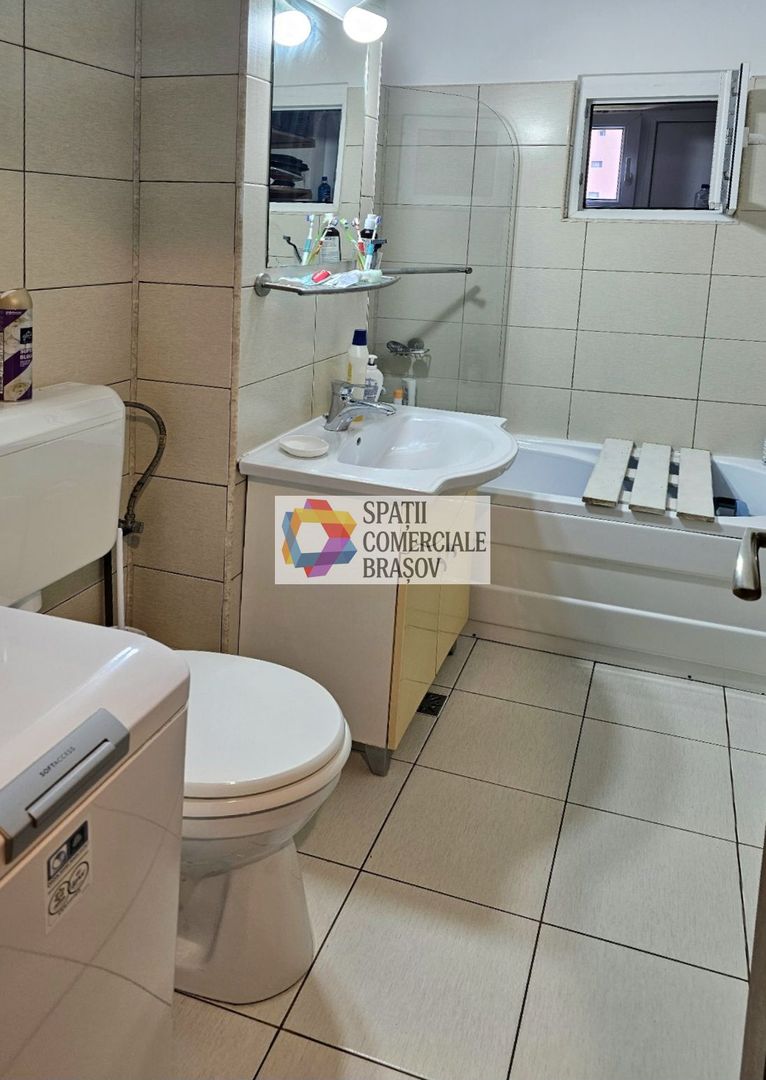 Apartament cu patru camere, zona Tractorul 81 mp - Poză 8