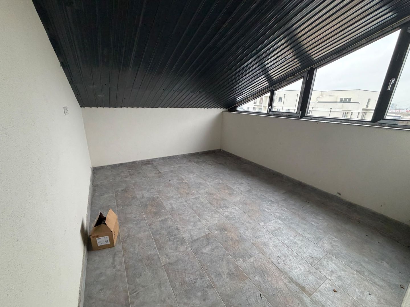 AP. 2 CAMERE - TERASA ACOPERITA, 2 BAI, PARCARE SUBERANA, COMISION 0% - Poză 1