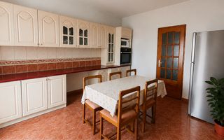 Apartament cu 3 camere, et1 , 90 mp la casă zona Centrala - Poză 1