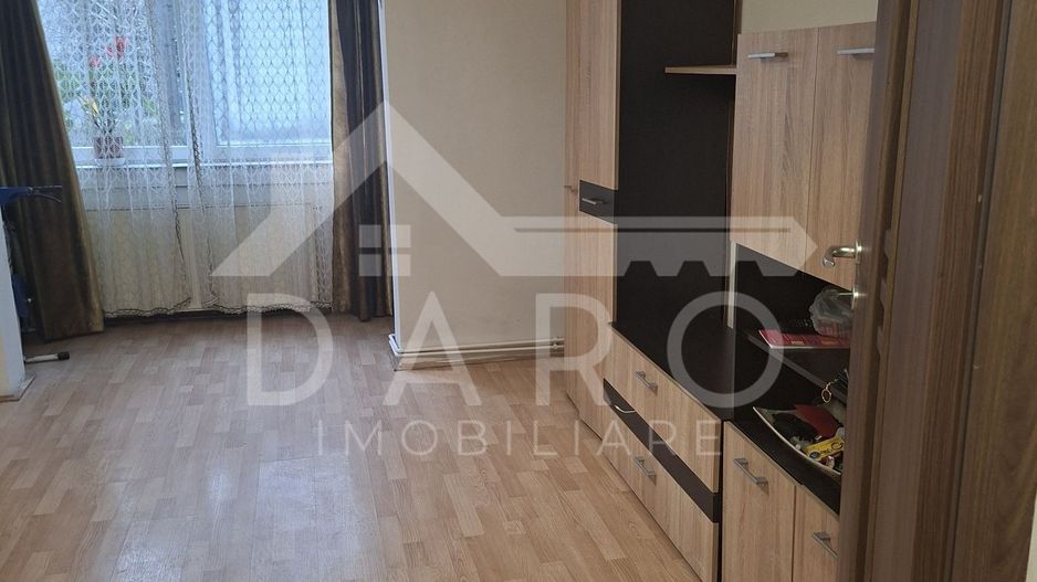 Vând apartament 3 camere - Poză 1