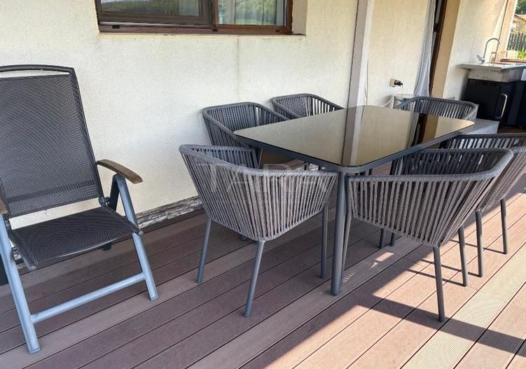 Duplex deosebit cu grădină, terasă amenajată și vedere spre natură. - Poză 2