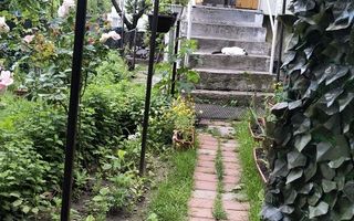 Vând apartament cu 3 camere - Poză 1