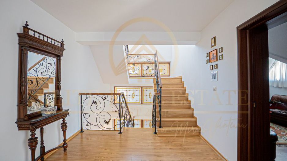 Ovidiu Sud - Zona premium - Vila impozanta, curte mare, garaj, terasa! - Poză 16