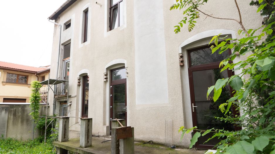 De vanzare Cladire bloc Istoric Central Arad D+P+E+M curte proprie - Poză 24