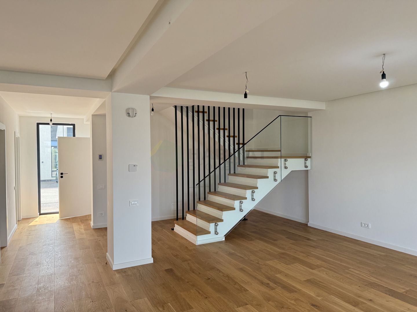 Disponibila acum in zona Matei Millo | Vila moderna 5 camere - Poză 32