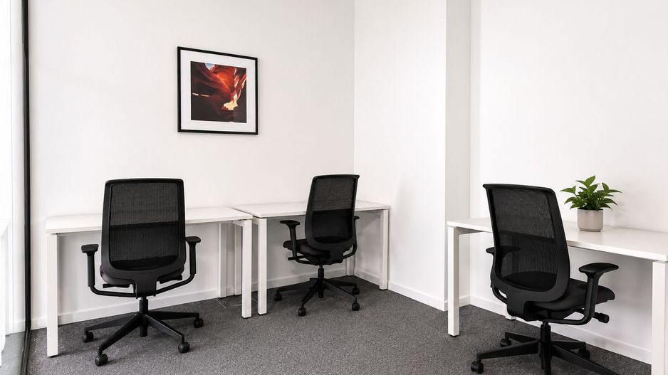 De inchiriat  birou 2 persoane clasa A, cladirea VOX , 0% COMISION - Poză 3