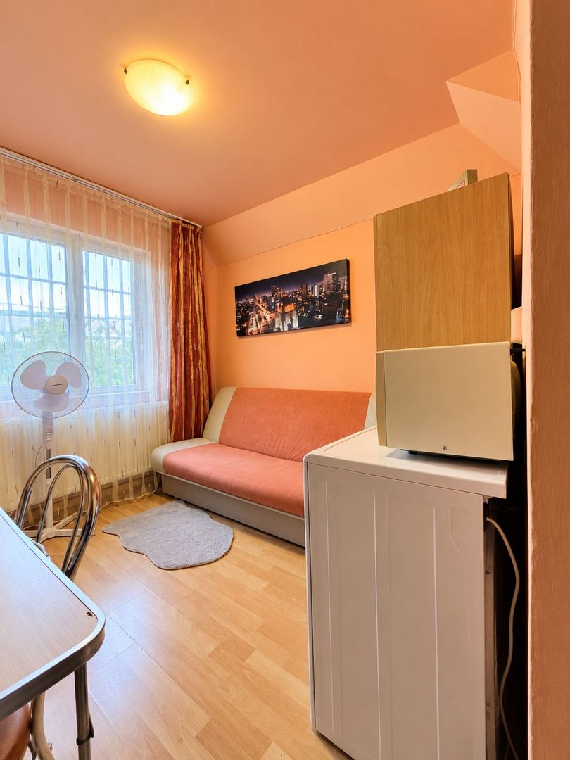 Garsoniera de vanzare, Rogerius - Poză 1