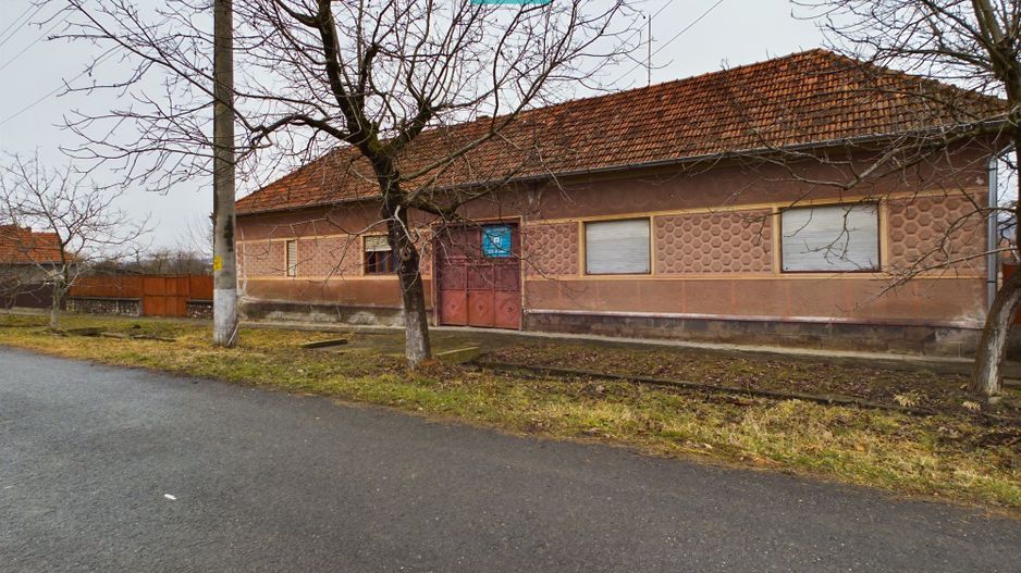 Casă impresionantă, cu anexe în Dezna-Moneasa! - Poză 1