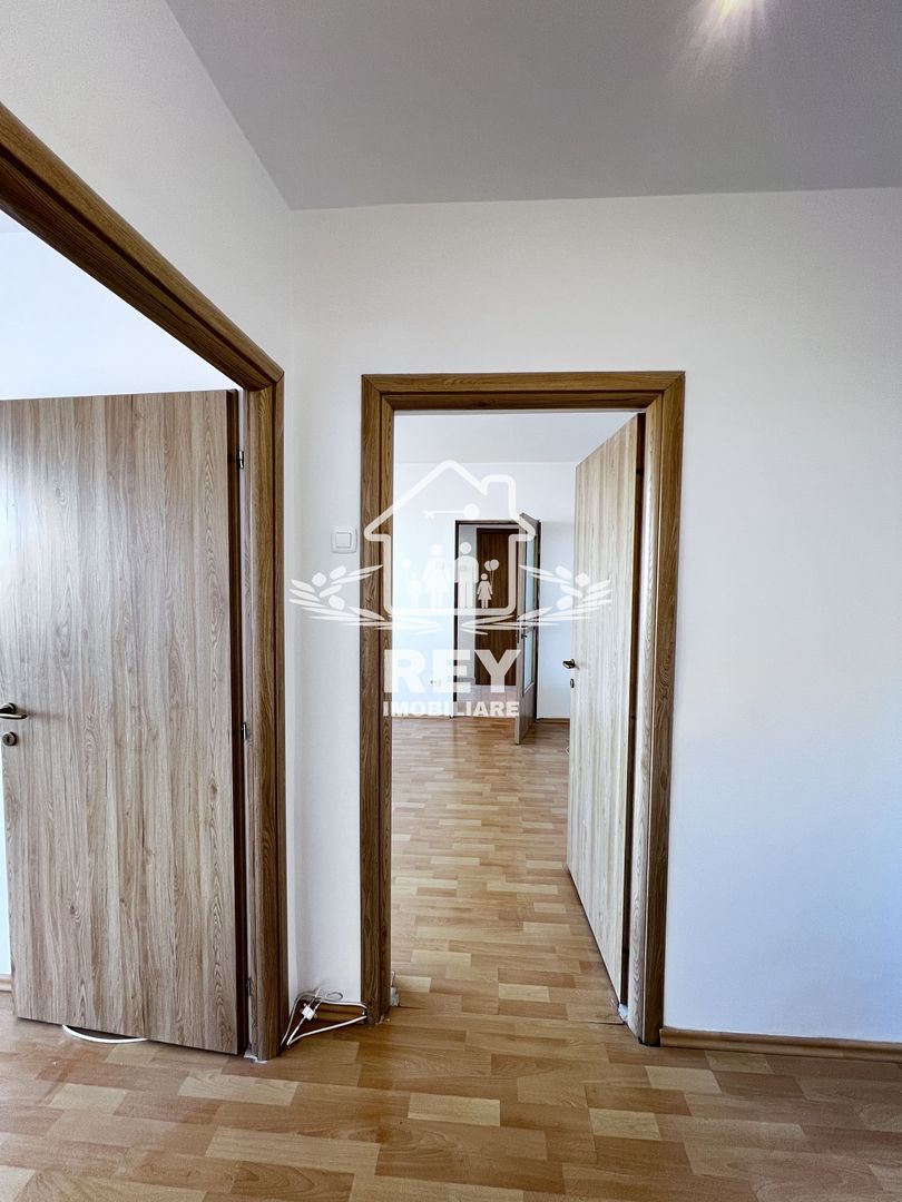 Apartament 2 camere,bloc cu lift, Str. Oștirii/Mihai Viteazul/N.Iorga - Poză 1