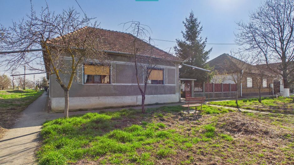 Casă cu 3 camere din văiugă în Macea - Poză 11