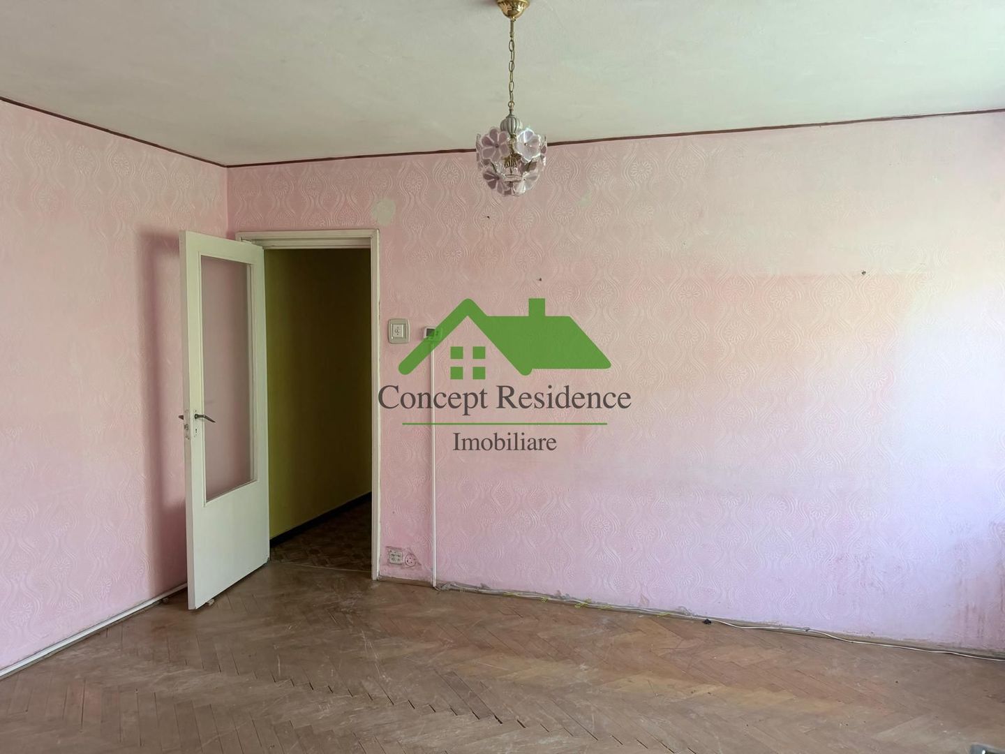 Apartament 2 camere, etaj 3, balcon închis – Str. Gării - Poză 2