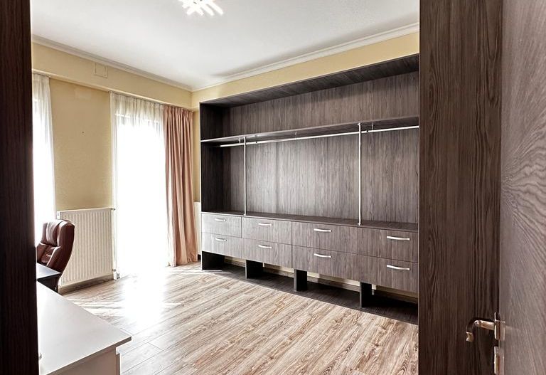 Apartament 3 camere lux, terasă privată, loc parcare inclus,lângă Universitate - Poză 3