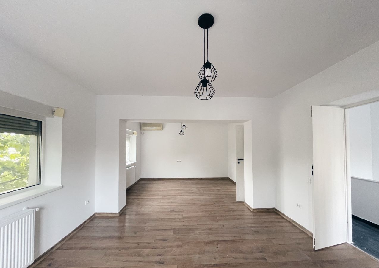 Vila cu terasa si curte de inchiriat (ideal firma), Parcul Carol - Unirii - Poză 4