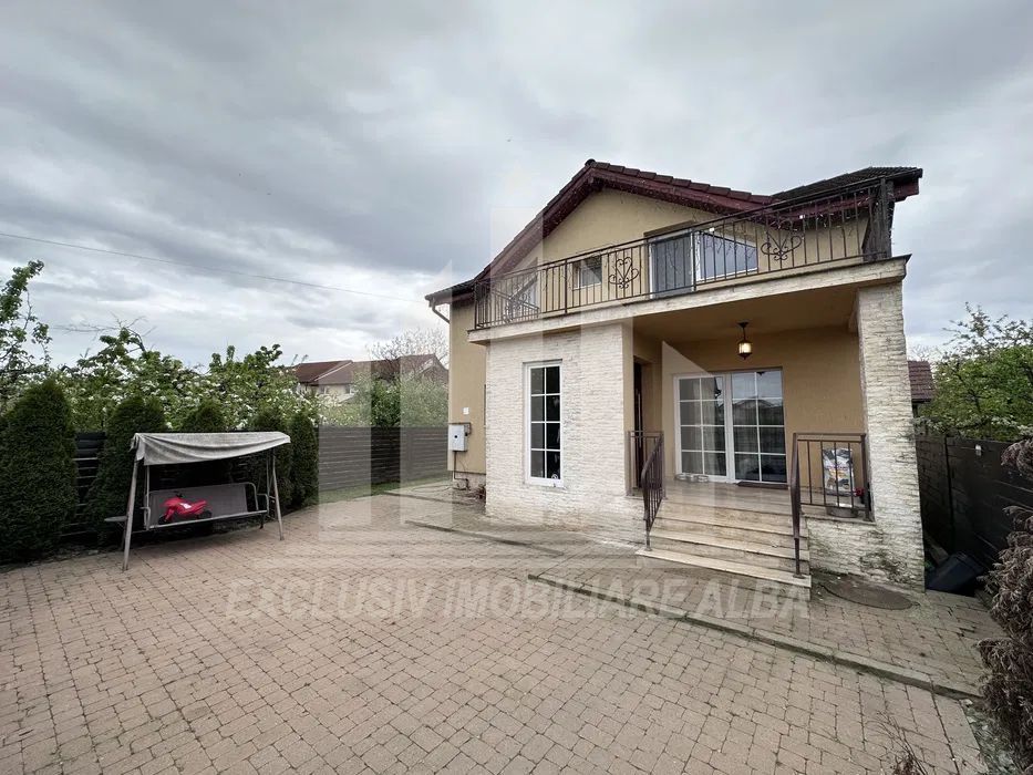 Casa individuala de vanzare, Lipoveni - Poză 1