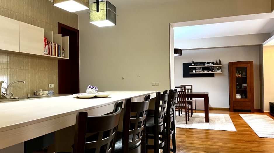 Casa spațioasă și primitoare cu garaj dublu, în Braytim – Soarelui - Poză 12