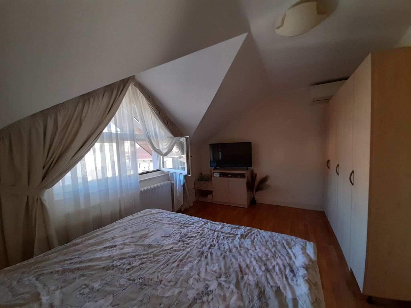 Casa cu 3 dormitoare, centrala gaz, in Cartierul Grigorescu, Oradea - Poză 10