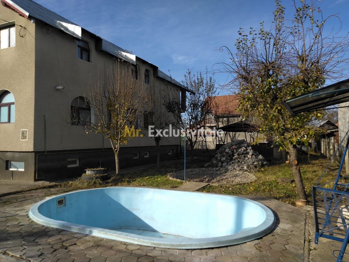 Vila generoasa cu piscina,garaj subteran si curte cu terasa-Turda - Poză 1