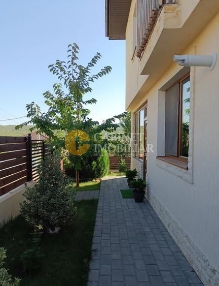 Casa Rediu - CasaBlanca - 4 camere - mobilata - la strada - Poză 3