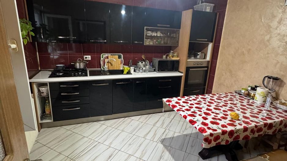 Casă P+M pe strada Tineretului - Poză 3