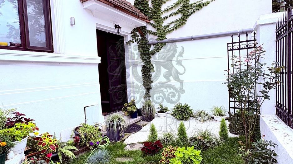 Apartament in vila interbelica |  Coposu  | 4 camere | Superb - Poză 3