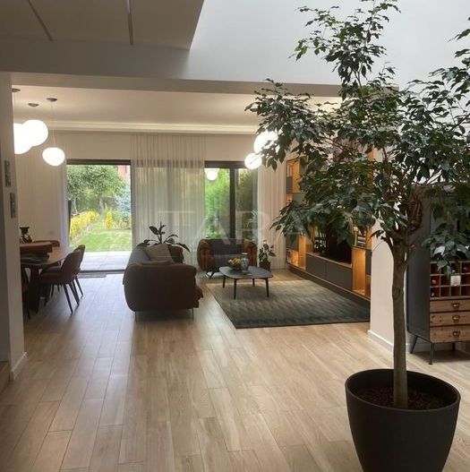 Casă moderna si spatioasa, zona  Andrei Mureșanu - Poză 2