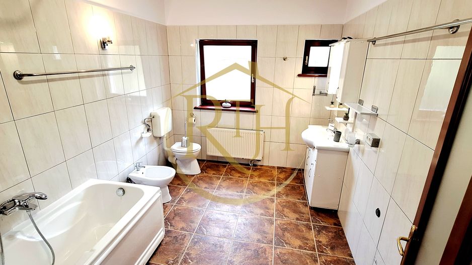 Oferim spre inchiriere, casa deosebi cu 4 camere,2 garaje,zona Soarelui-Braytim - Poză 10
