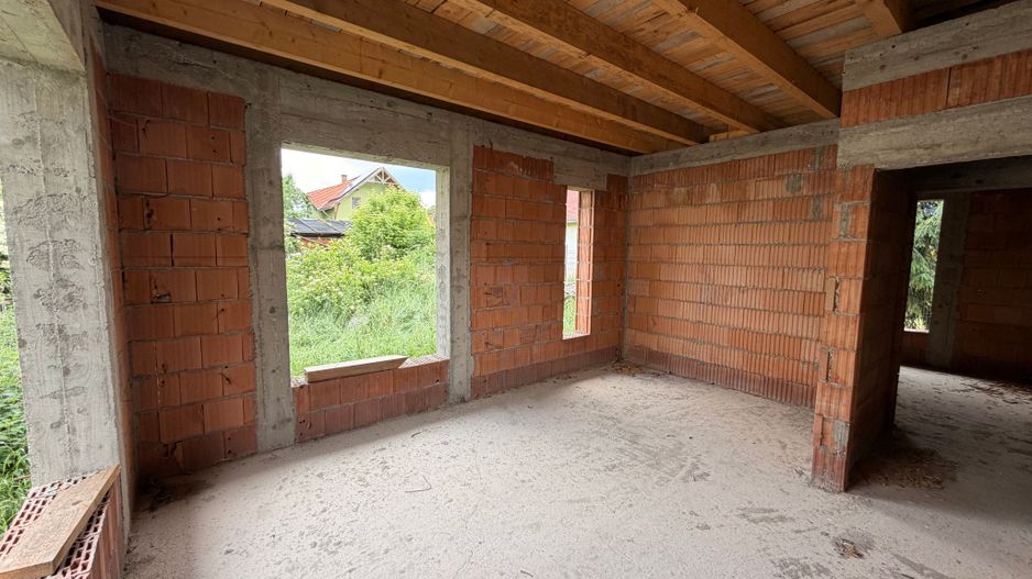Casă de vânzare 260 mp utili + 1052 mp teren in centrul orasului Covasna - Poză 12