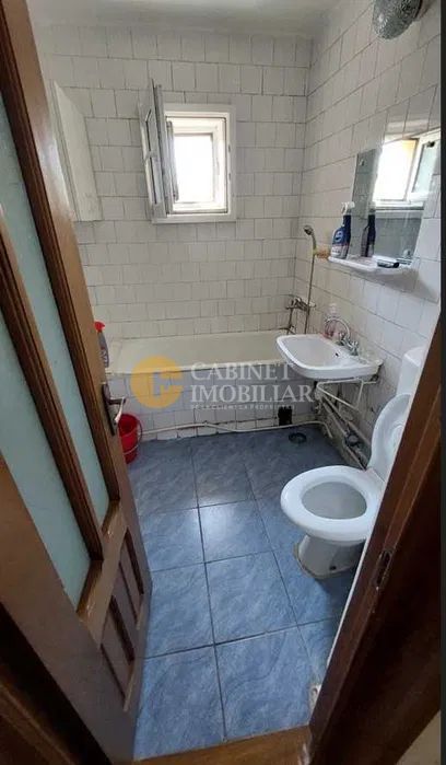 Nicolina- Apartament 3 Camere Decomandat -Etaj 2 -Bloc 1985 - Poză 2