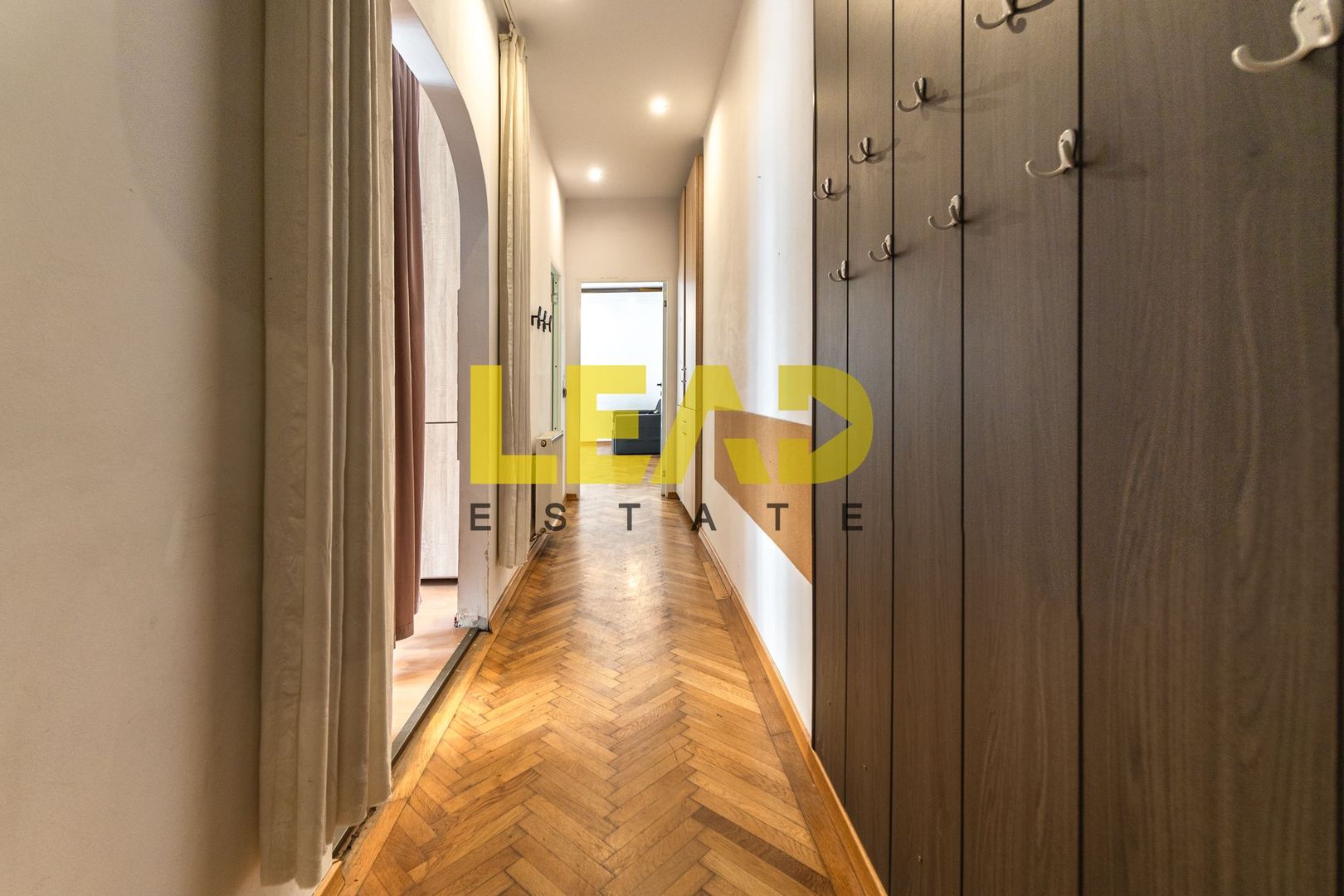 Apartament 1 cameră · 45,1 mp utili · Centrul Istoric Brașov · Comision 0% - Poză 2