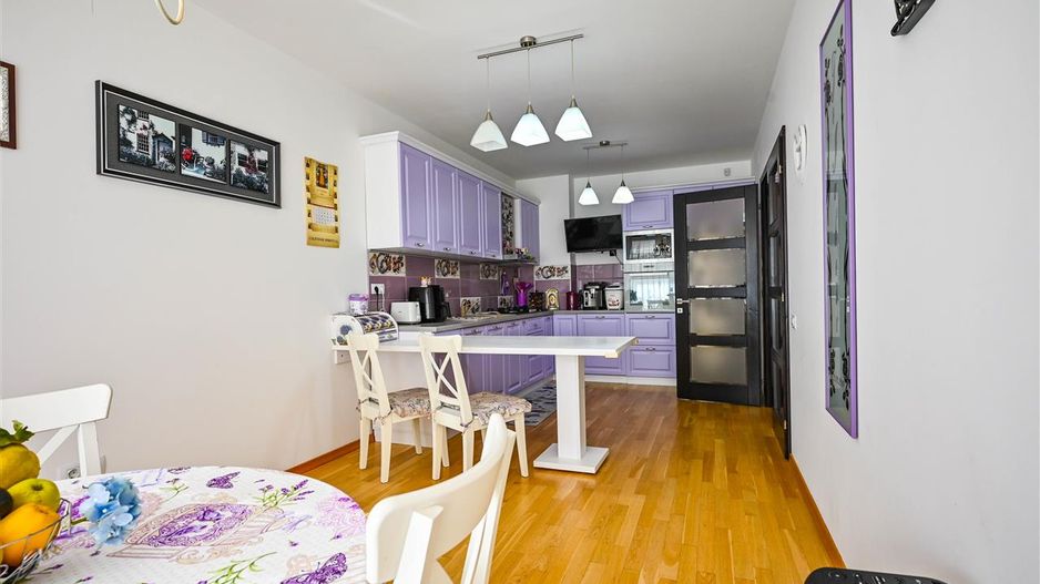 Somptuozitate in stil modern, 2 garaje, 3 terase, totul pe 1.000 mp teren - Poză 29