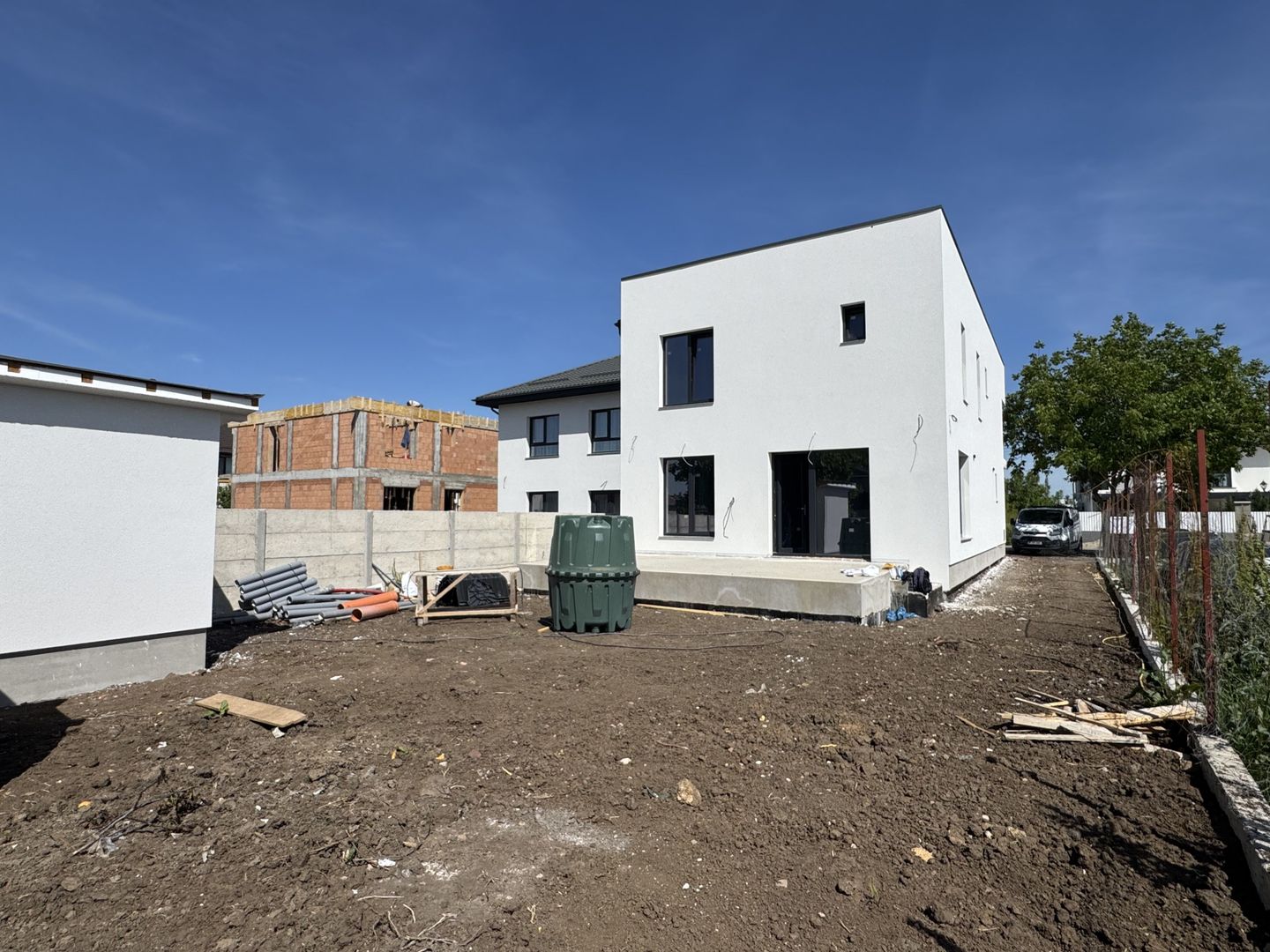 Individuala Tunari central, toate utilitatile, curte MARE 520m2 - Poză 2