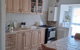 BRASADAS vinde ap 2 cam etaj 4/4 in Carpati 2.