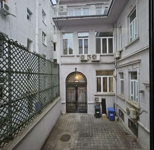 Ag BRASADAS închiriază vila cu 22 camere Piata Universitatii - Poză 13