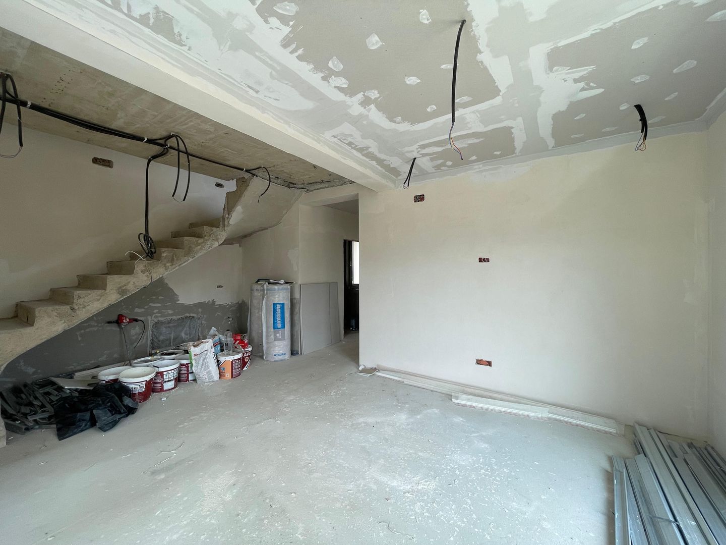 Duplex despartit prin camera tehnica - 4 Dormitoare - Urseni - Poză 2