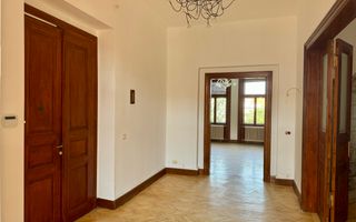 Apartament in clădire istorică P-ta Plevnei cu vedere parc - Poză 2