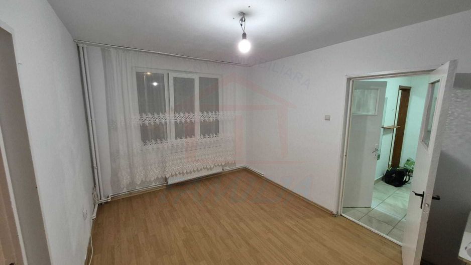 Vanzare apartament 2 camere in micro 19, 40 mp, 50.000 EURO - Poză 1