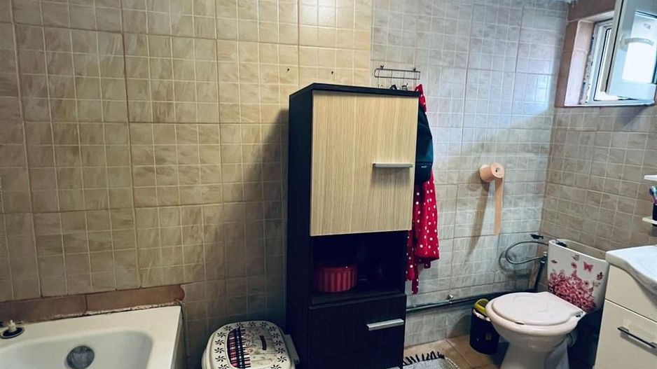 Casa la 20 de Km de Oradea - Poză 8